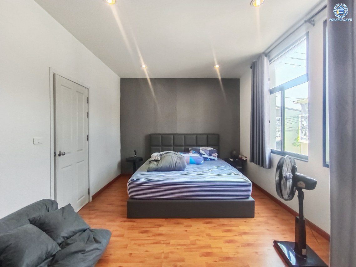 *****ทาวน์เฮ้าส์มือสองนนทบุรี โครงการ เดอะทรัสต์ ราชพฤกษ์ เนื้อที่กว้าง 20.5 ตร.ว. ฟังก์ชัน 4 ห้องนอน 2 ห้องน้ำ 2 ที่จอดรถ บ้านสวยมาก บนทำเลแห่งการเดินทาง เชื่อมต่อ ถนนราชพฤกษ์, ถนนรัตนาธิเบศร์, ถนนชัยพฤกษ์ ใกล้จุดขึ้นทางด่วน "ศรีรัช" จองเลย!